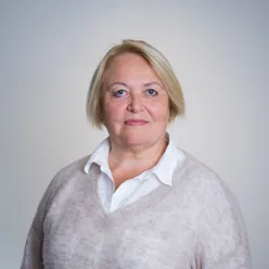 En kvinne med blondt hår