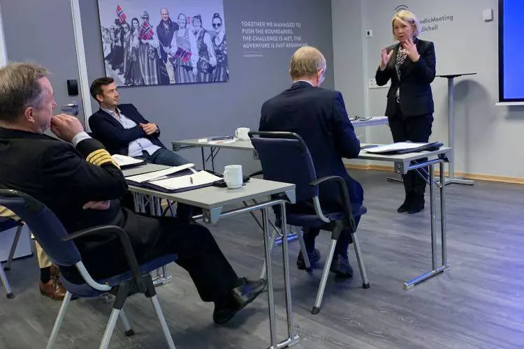Justis- og beredskapsminister Monica Mæland i dialogmøte i Harstad.