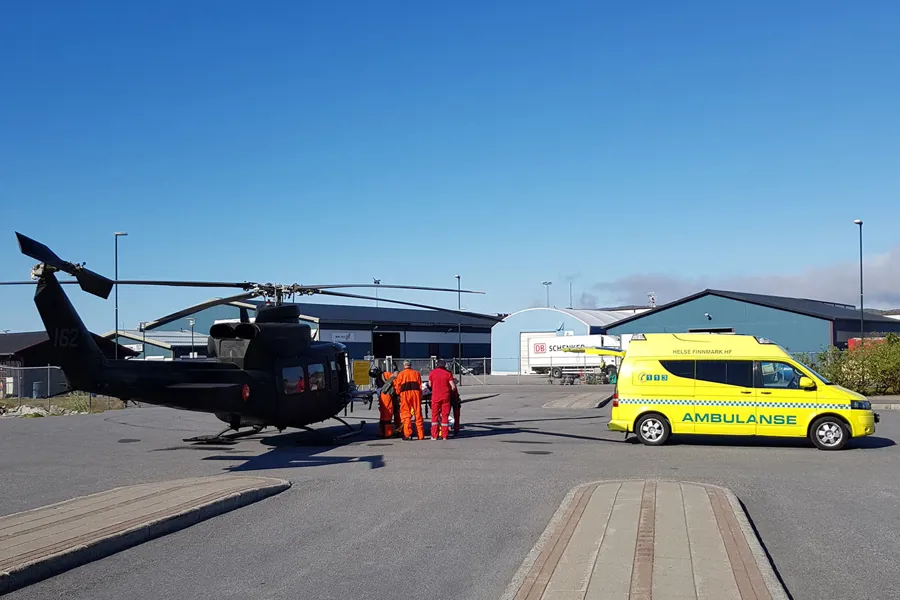 Bell-helikopter på Hurtigrutekaia i Kirkenes