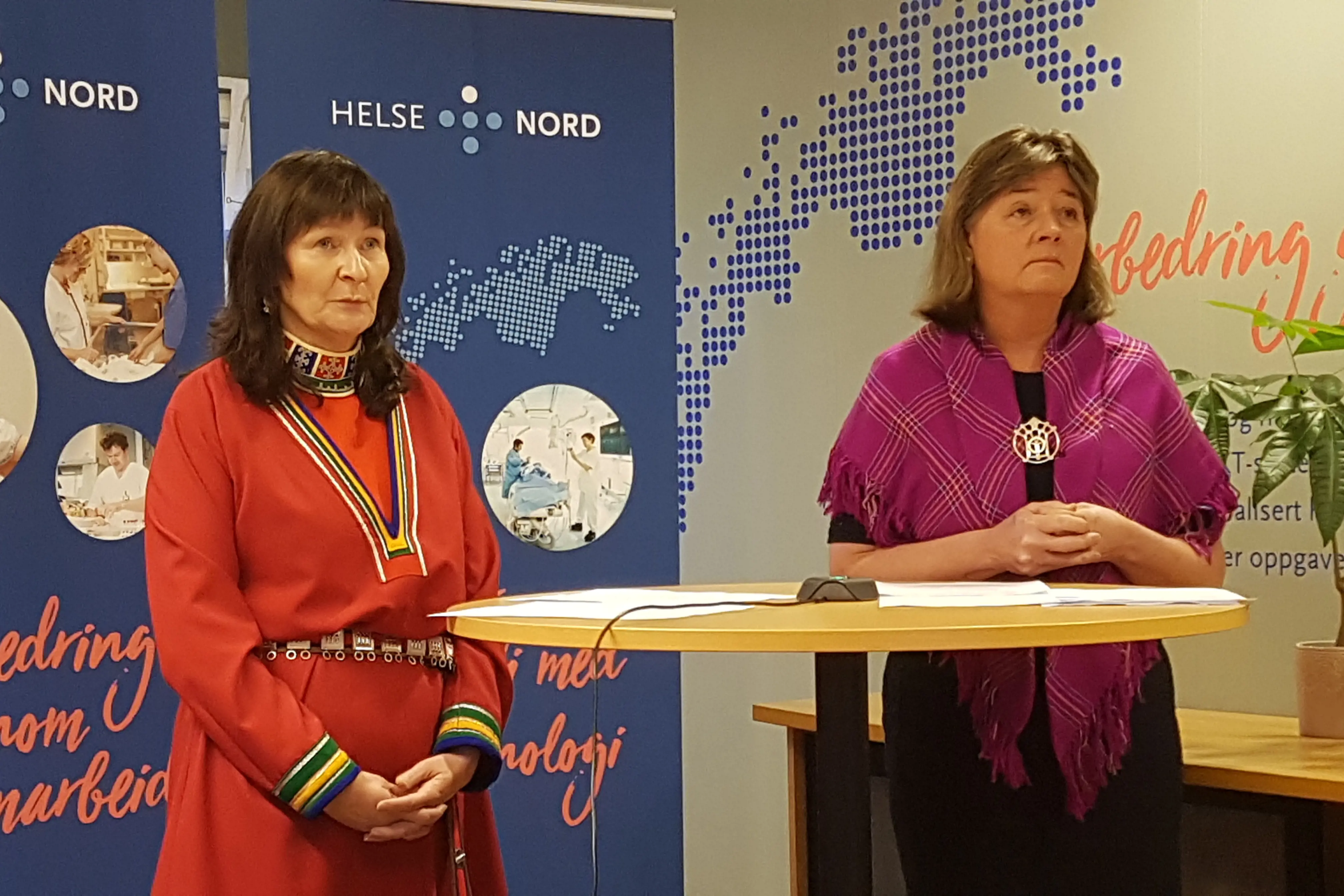 Rådgiver for samiske helsetjenester, Tone Amundsen (t.v.) og administrerende direktør i Helse Nord RHF, Cecilie Daae.